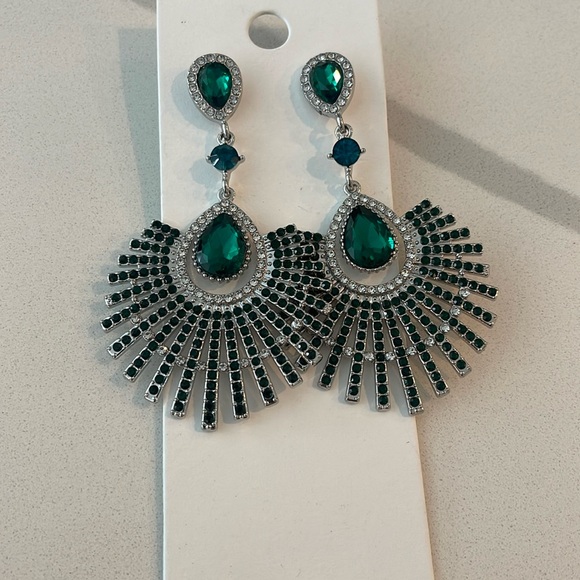 Express emerald & silver art deco statement earring - Picture 1 of 3